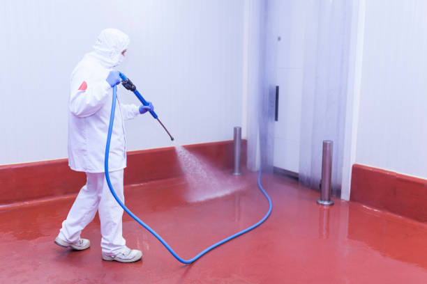Best Animal Enclosure Cleaning  in Winsted, MN